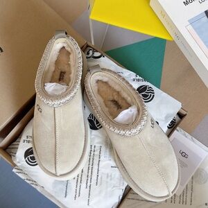 UGG Women's Cream Platform Slippers ❤️❤️❤️